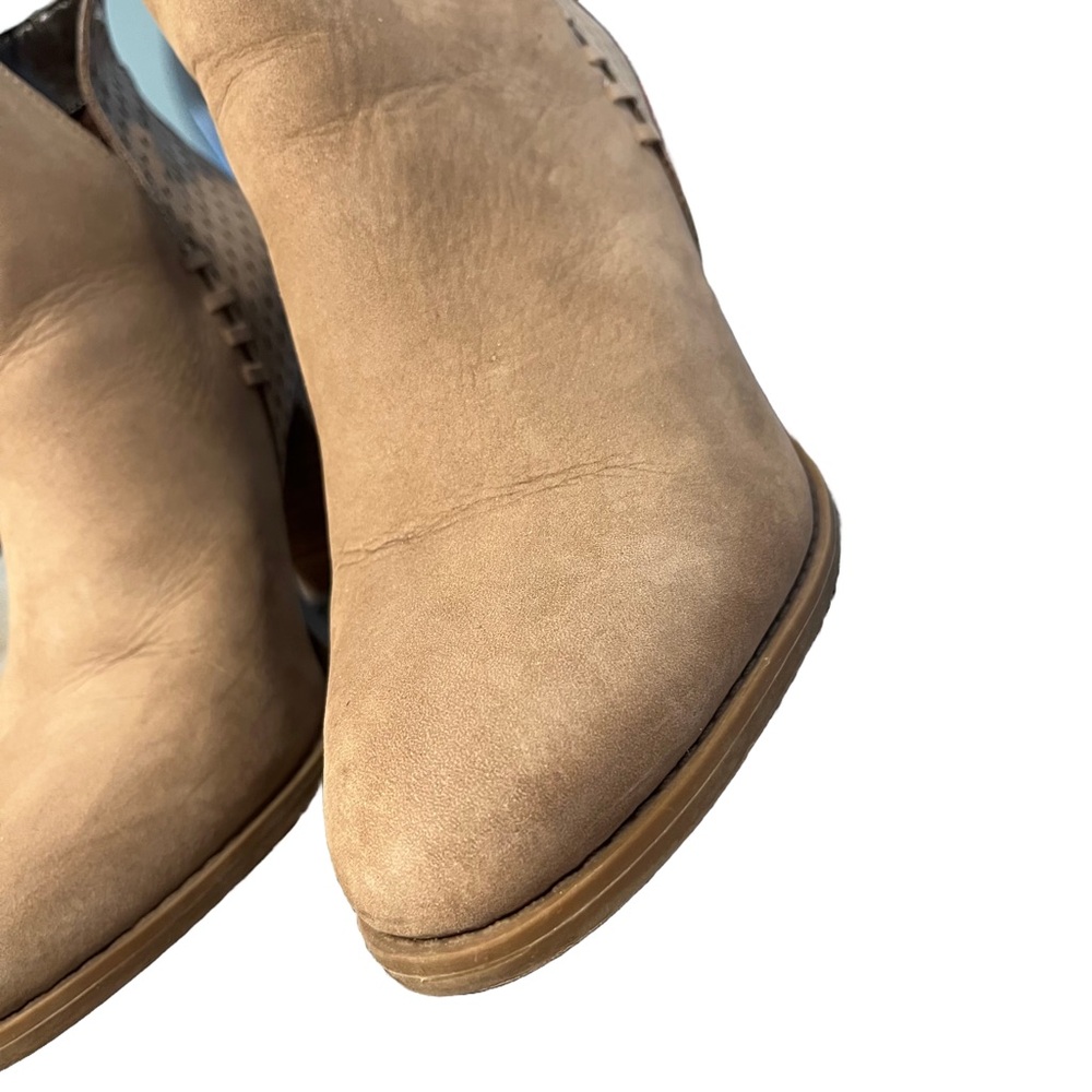 Steve Madden Tan SHEPP Suede Ankle Boots Sz 9.5 V Notch Cut-Out Western - Picture 4 of 10